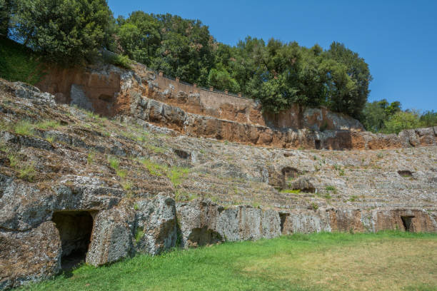 anfiteatro romano a sutri, provincia di viterbo, lazio (italia) - viterbo province foto e immagini stock