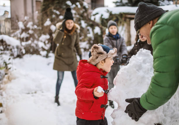 istock Family winter fun 1124258664
