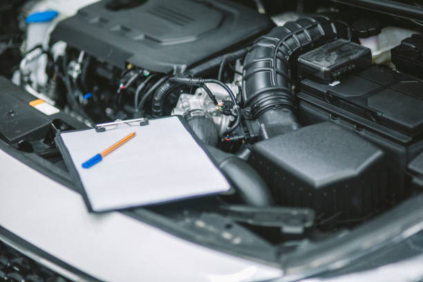 Car repair service, Auto mechanic checking car engine, writing checklist on clipboard Car repair service, Auto mechanic checking car engine, writing checklist on clipboard independence document agreement contract stock pictures, royalty-free photos & images