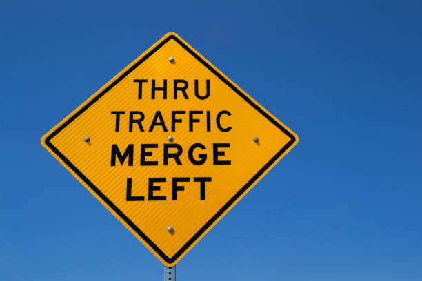 istock Merge left street sin 1124287059