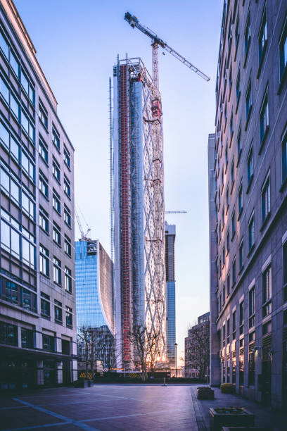 カナリー ・ ワーフ、ロンドン付近工事 - construction concrete large building activity ストックフォトと画像