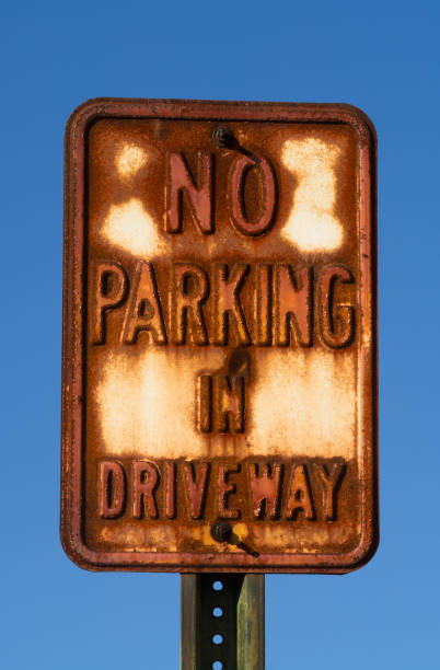 istock No parking in driveway sign 1124297119