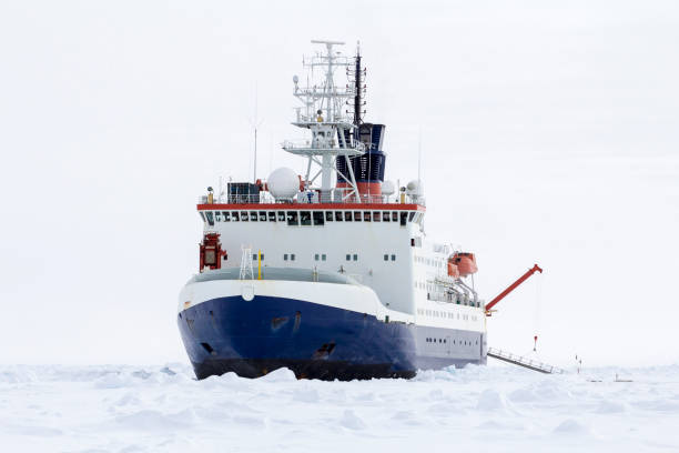 istock Research icebreaker docked over an ice floe 1124337086
