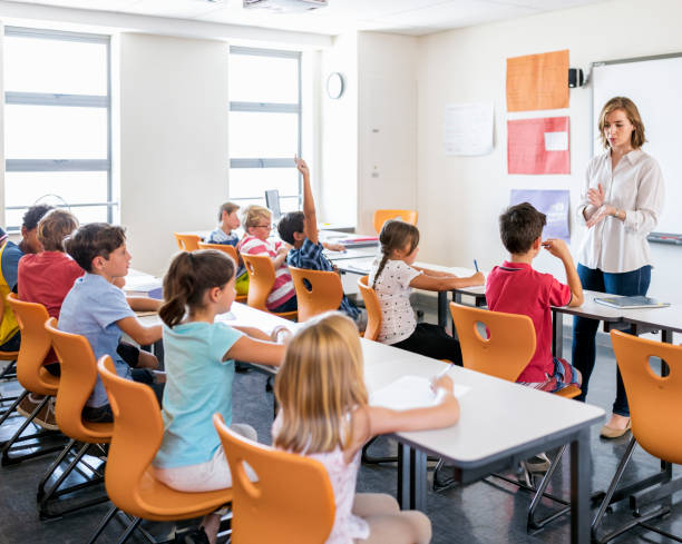 istock Young female professional teaching boys and girls 1124356824