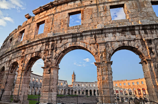 pula, istrien, kroatien: die alten roman arena - amphitheater pula stock-fotos und bilder