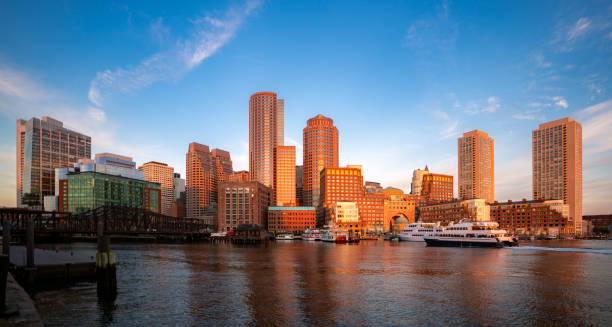 boston hafen sonnenaufgang am morgen, - boston skyline charles river blue stock-fotos und bilder