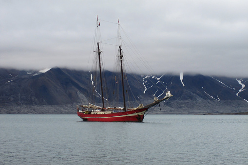Sailing yacht in Bellsund, Spitsbergen