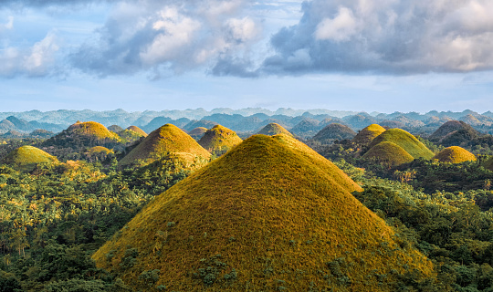 Colinas de Chocolate de la famosa antena drone vista, isla de Bohol, Filipinas photo