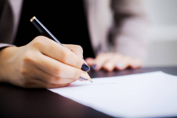 istock Woman signant a car purchase contract 1124417936