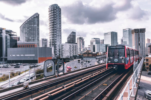 dlr train approaching east india station - canary wharf railway station imagens e fotografias de stock