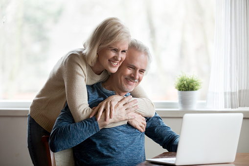 Old Spouses Watching Funny Videos Using Computer Stock Photo - Download  Image Now - Couple - Relationship, Savings, Senior Adult - iStock