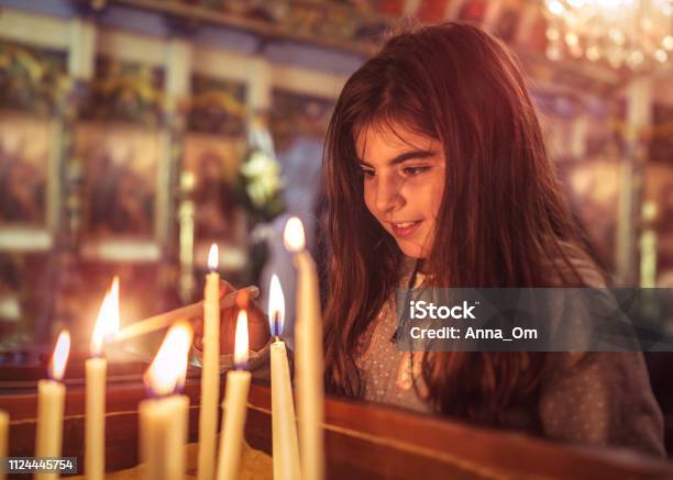 Kleines Mädchen In Der Kirche Stockfoto und mehr Bilder von Kind - Kind, Libanon, Orthodoxes Christentum