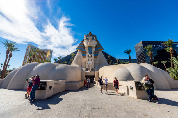 Sphinx replica in Luxor Hotel Las Vegas 17 october 2018 - Las Vegas, Nevada. USA:  Tourists in the main entrances of Luxor Hotel and Casino; built in 1993, has the form of an Egyptian pyramid at the entrance stands a large statue of the Sphinx las vegas metropolitan area luxor luxor hotel pyramid stock pictures, royalty-free photos & images