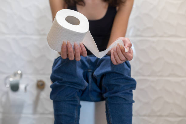 woman sitting in the toilet - hemorrhoid imagens e fotografias de stock