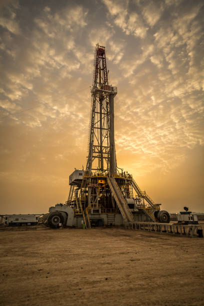 Oil drilling rig at dawn Oil and gas industry oil derrick crane crane exploration stock pictures, royalty-free photos & images