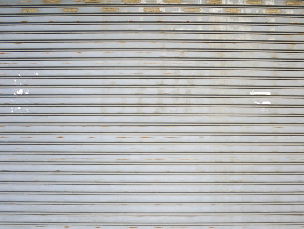 istock Rolling aluminum garage door 1124512017