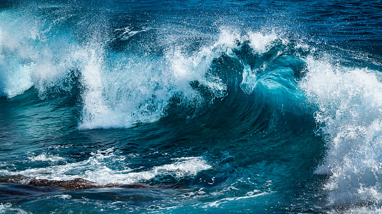 Big beautiful wave in turquoise water.