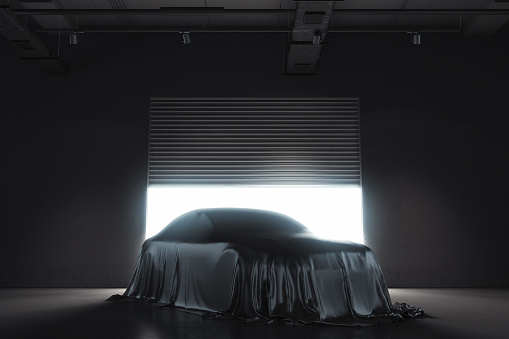 Presentación del coche cubierto con tela negra. Render 3D photo