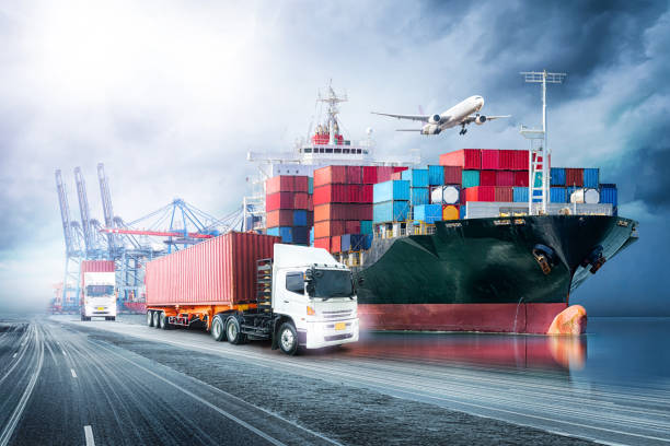 import export hintergrund und transport logistikbranche der containerladung frachtschiff bei sonnenuntergang himmel - cargo transportation stock-fotos und bilder