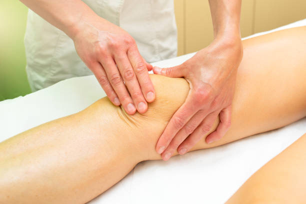 istock Beautician practices a relaxing knee massage 1124538540