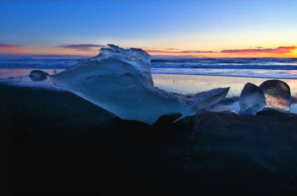 istock Sunrise on Diamond Beach Iceland with Icebergs 1124579113