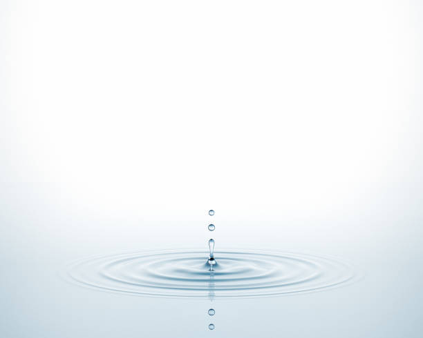 pure water splash - simplicity purity new life innocence imagens e fotografias de stock