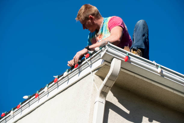 istock Handyman Installing Christmas Lights 1124624560