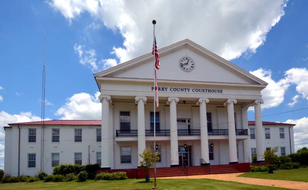 perry county courthouse 2/3 - maroon stock-fotos und bilder