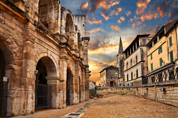 arles, francia: el antiguo romano arena - rome coliseum italy ancient rome fotografías e imágenes de stock