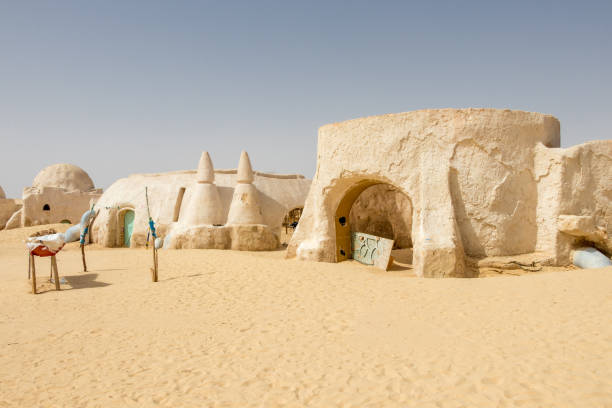 velha de guerra nas estrelas situado edifício no deserto do saara na tunísia - north africa audio - fotografias e filmes do acervo