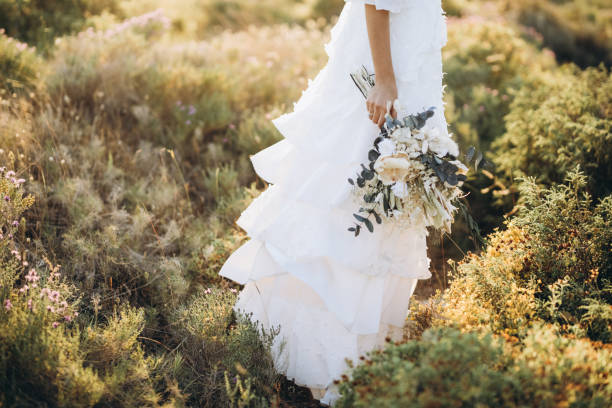 rustikale hochzeit bouquet - hochzeitsstrauß stock-fotos und bilder