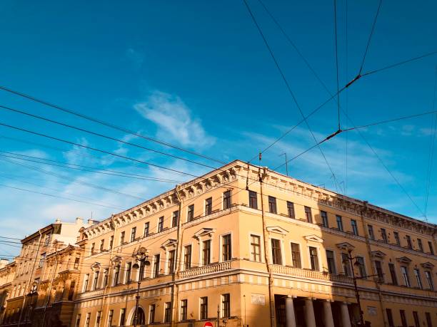 istock Sunlight in glorious day city streets 1124702120