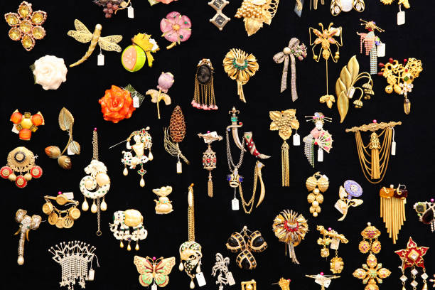 Vintage 30s deco brooch and matching earrings.