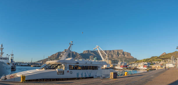 robben island ferry at the victoria and alfred waterfront - victoria and alfred imagens e fotografias de stock