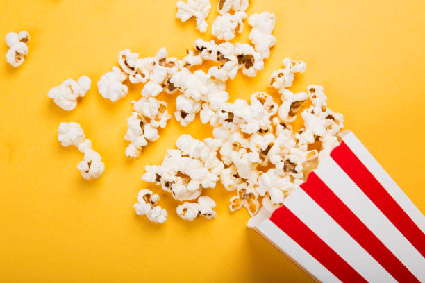 färska popcorn - popcorn bildbanksfoton och bilder