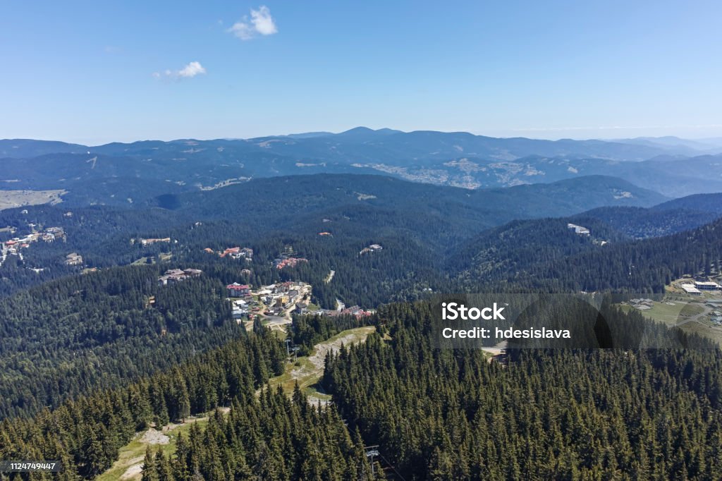 Sommerlandschaft der Rhodopen vom Sneshanka Peak Smolyan Region, Bulgarien - Lizenzfrei Anhöhe Stock-Foto