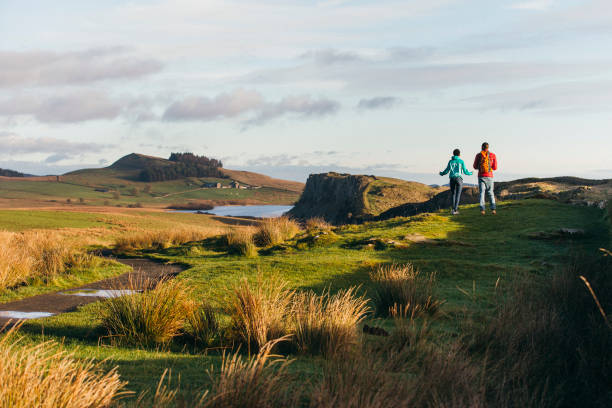 senderismo en las montañas de northumberland - the bigger picture refrán en inglés fotografías e imágenes de stock