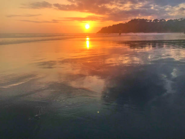 コスタリカの夕日 - pacific ocean tourist resort day reflection ストックフォトと画像