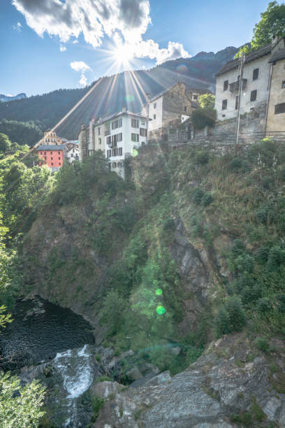 wioska mogno 15.08.2018, dolina maggia w szwajcarskim kantonie ticino - mogno zdjęcia i obrazy z banku zdjęć