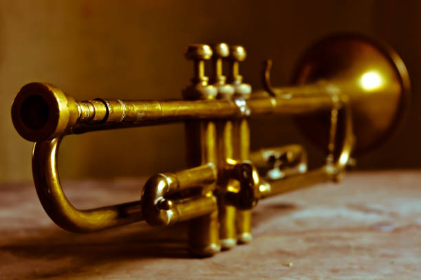 einem alten jazz-trompete - texas blues stock-fotos und bilder