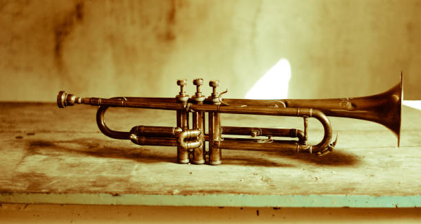 eine wunderschöne, antike trompete - texas blues stock-fotos und bilder