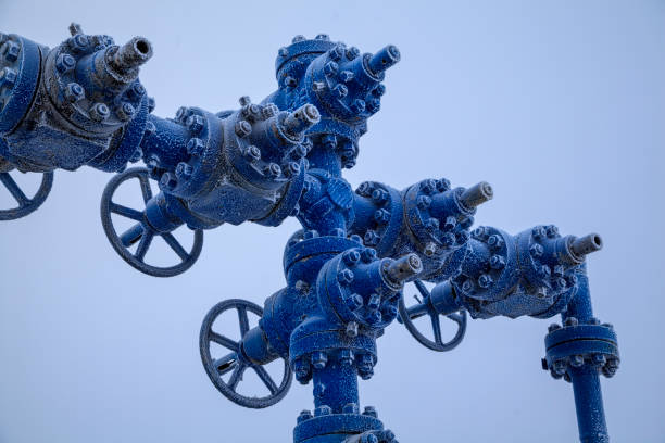 Oil, gas industry. High pressure gas well, pipe fittings, valves in frost in the frost Oil, gas industry. High pressure gas well, pipe fittings, valves in frost in the frost wellhead stock pictures, royalty-free photos & images