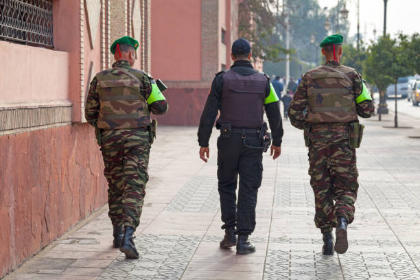 soldados y policía marroquí - morocco army fotografías e imágenes de stock
