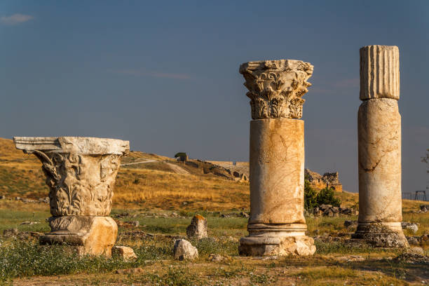 руины древнего города хиераполис, турция - unesco world heritage site antalya famous place pamukkale стоковые фото и изображения