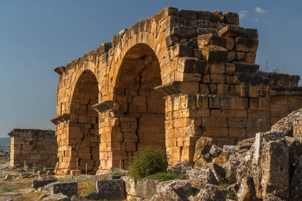 руины древнего города хиераполис, турция - unesco world heritage site antalya famous place pamukkale стоковые фото и изображения