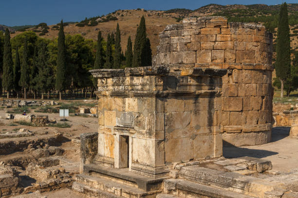 руины древнего города хиераполис, турция - unesco world heritage site antalya famous place pamukkale стоковые фото и изображения