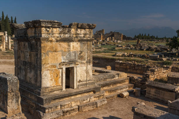 руины древнего города хиераполис, турция - unesco world heritage site antalya famous place pamukkale стоковые фото и изображения