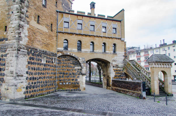 Today Rhine is one of the few testimonies of this plant, which surrounded Cologne for 700 years. The tower is with ground floor and four upper floors including battlements about 35 meters high. The walls of the ground floor have a thickness of 2.50 meters. The Bayenturm is today the seat of the charitable foundation \