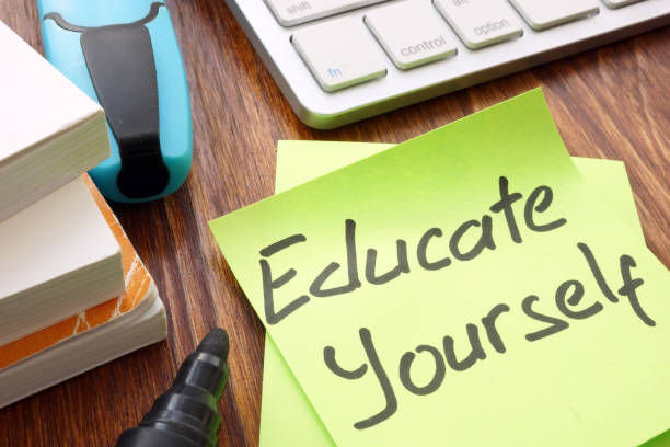 istock Lifelong learning concept. Sign educate yourself on a memo. 1125003506