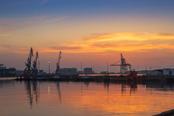 istock Vilagarcia de Arousa harbor at twilight 1125004727
